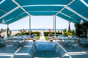 Gallery image of Colophon Beach Otel in Gumuldur