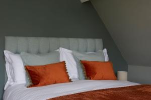 Кровать или кровати в номере Sentry Mead Hotel