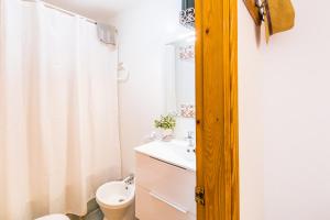 Koupelna v ubytování Andaluz Apartments - Azahara + 37 fotografií