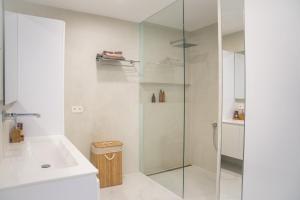 Kylpyhuone majoituspaikassa Blue Yvey Apartment