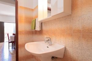 Koupelna v ubytování Holiday Home Sansevic + 14 fotografií