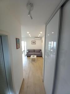 Posteľ alebo postele v izbe v ubytovaní Apartment By the Mall