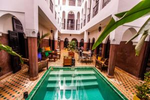 Bazén v ubytování Riad Khabia & Spa nebo v jeho okolí