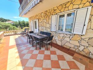 Balkón alebo terasa v ubytovaní Beachfront 5BR Home Victoria