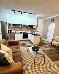 Kuchyň nebo kuchyňský kout v ubytování Modern, trendy and comfortable 2 bedroom apartment in Cape Town