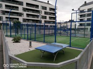Tennis och/eller squashbanor vid eller i närheten av Luminoso Apartamento en Circulo Miramar