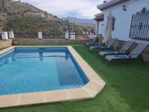 The swimming pool at or close to Casa rural Villa Miradri