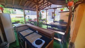 una vista interna di una casa con servizi igienici sul pavimento di Guest House PIP a Velingrad