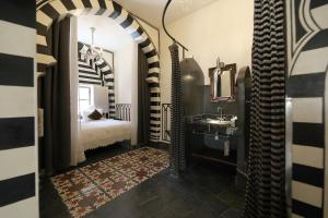 Cama o camas de una habitación en Riad Bindoo & Spa