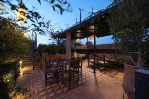 Un balcón o terraza de Riad Bindoo & Spa