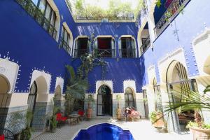 Edificio en el que se encuentra el hostal o pensión