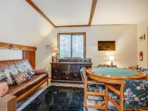 Ảnh trong thư viện ảnh của Elmwood Elmwood Escape A Cozy Retreat at The Hideout ở Hamlin