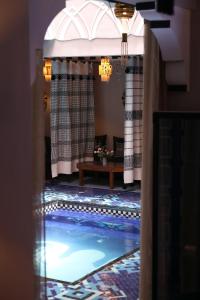 Piscina en o cerca de Riad Bindoo & Spa