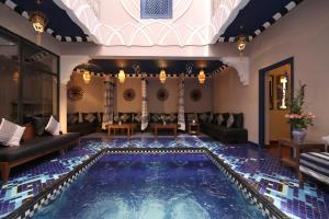 Piscina en o cerca de Riad Bindoo & Spa