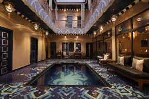 Piscina en o cerca de Riad Bindoo & Spa