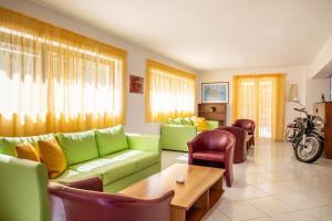 Prostor za sedenje u objektu Sea View Hotel
