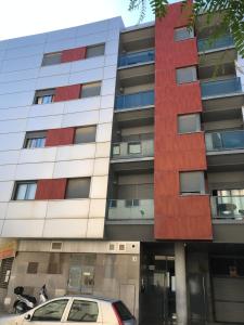 a building with a car parked in front of it at Apartamento puerto Benicarlo in Benicarló +5 photos