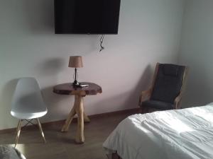 Televízia a/alebo spoločenská miestnosť v ubytovaní Hotel Filigrana Mompox