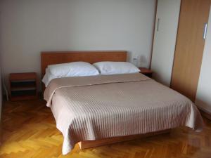 Postel nebo postele na pokoji v ubytování Apartments Đerek Pisak
