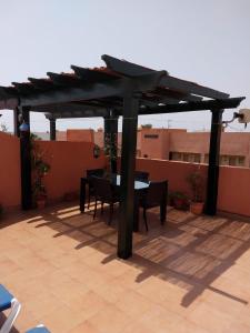 Balkón alebo terasa v ubytovaní Homes of Spain, Apartamentos Paraíso, Ed Palmerston, Atico B a pie de Playa, piscina privada en solárium, WI-FI
