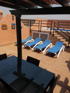 Fotografia z galérie ubytovania Homes of Spain, Apartamentos Paraíso, Ed Palmerston, Atico B a pie de Playa, piscina privada en solárium, WI-FI v destinácii Vera