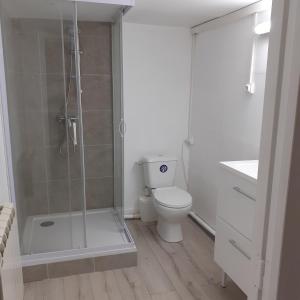 Chambres d'hôtes GOBILLON的一间浴室