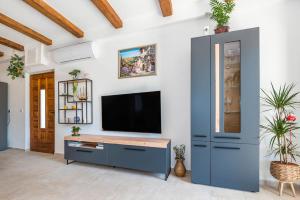 a living room with a tv on a wall at APARTMENT AMELIA VRPOLJE in Vrpolje