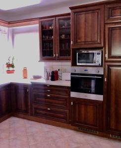 Kuchyňa alebo kuchynka v ubytovaní Virág Apartman
