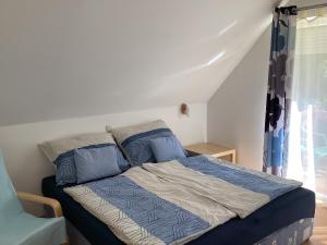 Postel nebo postele na pokoji v ubytování Szigliget Strand mellet levő, csendes, kényelmes ház