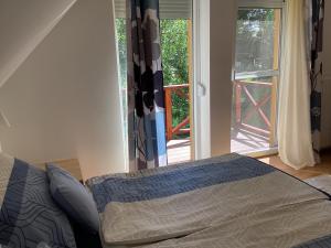 Postel nebo postele na pokoji v ubytování Szigliget Strand mellet levő, csendes, kényelmes ház