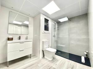 Kúpeľňa v ubytovaní Apartamento en Ametlla de Mar SEA VIEW HAUS FREE WIFI + 36 fotografií