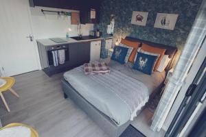 Escape Pod in Devon, 5 mins from beach + parking客房内的一张或多张床位