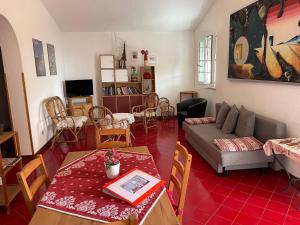 TV a/nebo společenská místnost v ubytování Cala Bernardo Apartment