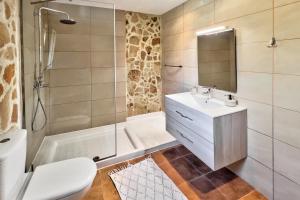 Kúpeľňa v ubytovaní Villa AmberBlue Kalathos + 22 fotografií