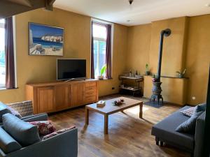 a living room with a couch and a tv at B&B Appartementen Smedery in Nijmegen