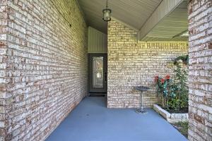 Fotografie z fotogalerie ubytování Waterfront Lake Home with Deck - New Renovations! v destinaci Willis + 63 fotografií