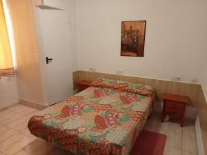 Posteľ alebo postele v izbe v ubytovaní ALOJAMIENTO PLAYA CHICA, LOS POZOS HABITACIONES