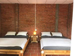 Postel nebo postele na pokoji v ubytování Nguyet Que Homestay & Tours