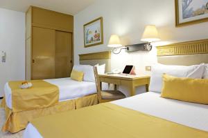 Postel nebo postele na pokoji v ubytování Hotel Olmeca Plaza