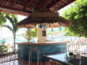 Bazén v ubytování Acamar Beach Resort nebo v jeho okolí
