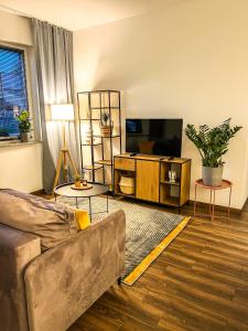 Televízia a/alebo spoločenská miestnosť v ubytovaní Przytulny Apartament Mickiewicza 14/1 + 15 fotografií