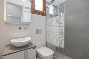 Bathroom sa Elaion Villa Naxos Town