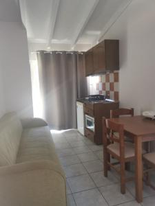 Kuchyňa alebo kuchynka v ubytovaní Villa Lithitsa