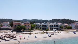 Gallery image of Villa Camelia by the sea in Polykhrono