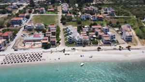 Gallery image of Villa Camelia by the sea in Polykhrono