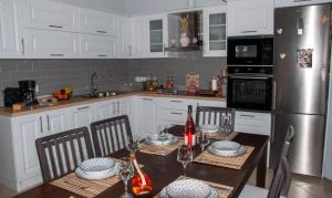 A kitchen or kitchenette at Agis home
