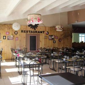 a restaurant with tables and chairs in a room at Camping 4 etoiles Cap Soleil Oleron in La Bétaudière