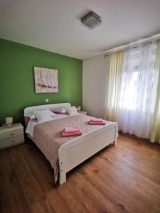 Ein Bett oder Betten in einem Zimmer der Unterkunft Apartman Anchor