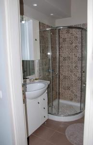A bathroom at Agis home