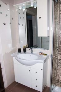 A bathroom at Agis home